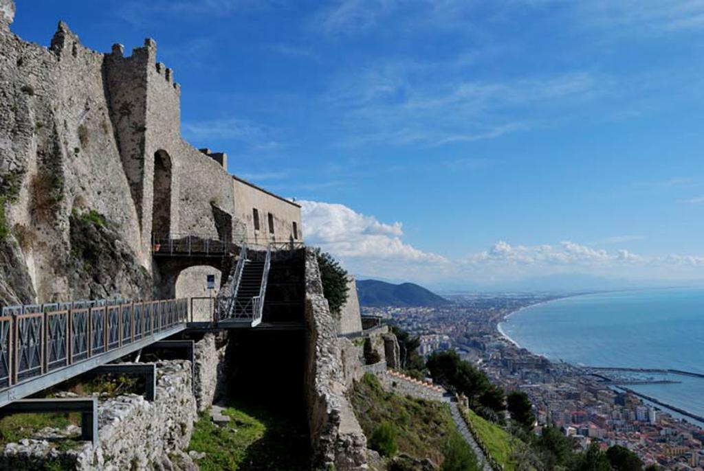 Sichelgaita Apartment Salerno Bagian luar foto